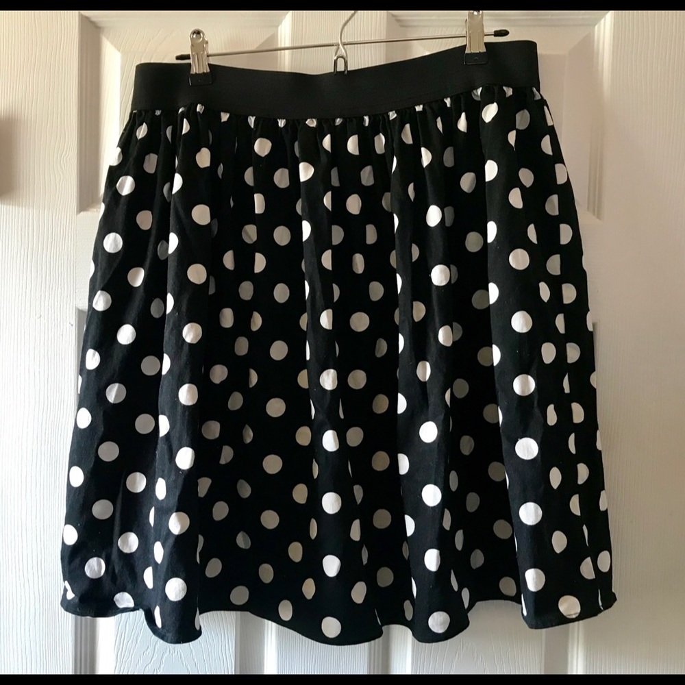 Hemet size 4 polka dot skirt
